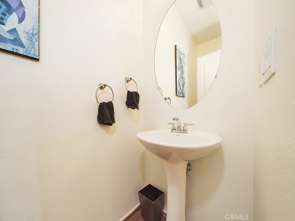 462 Camino Flora