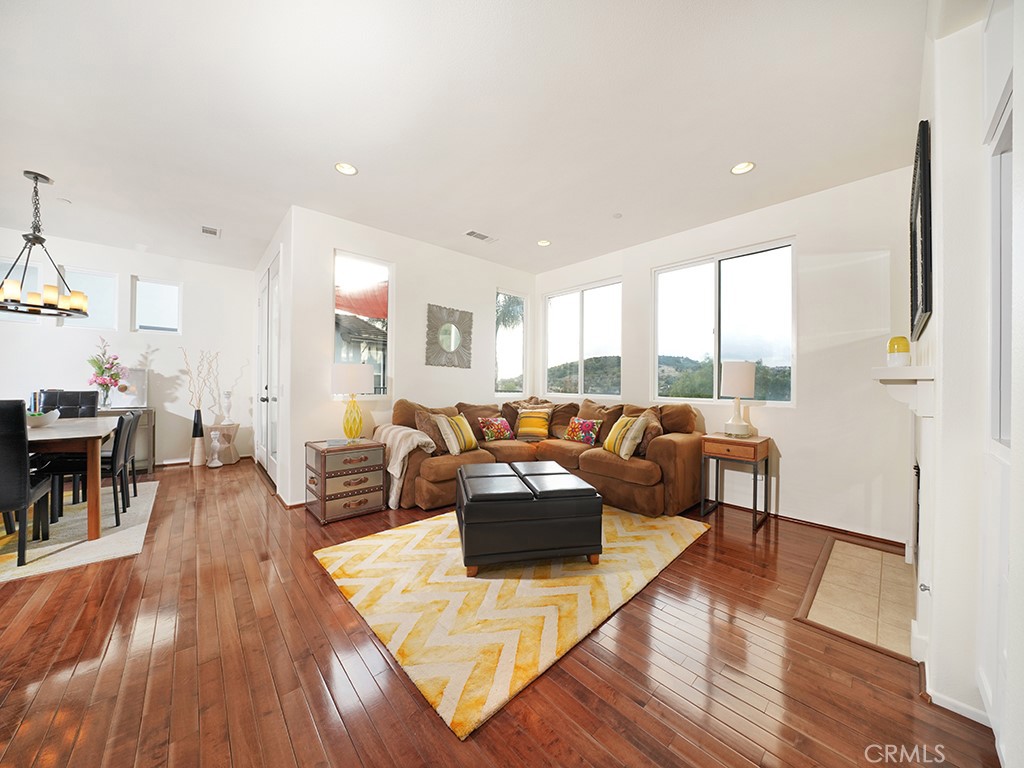 462 Camino Flora
