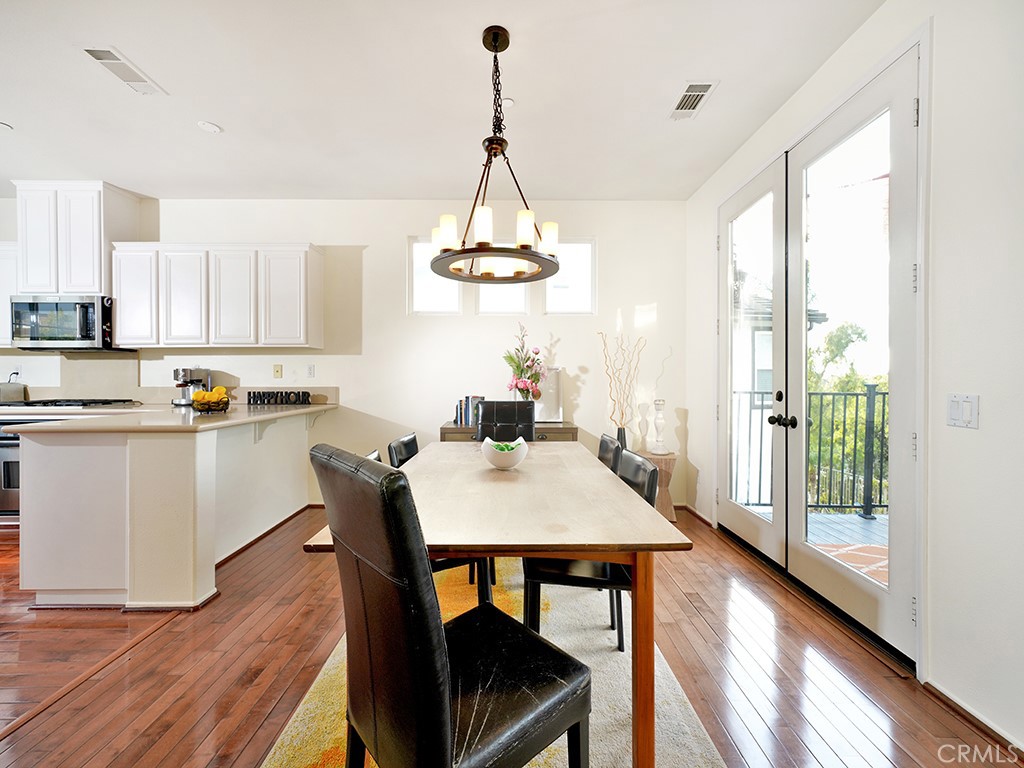 462 Camino Flora