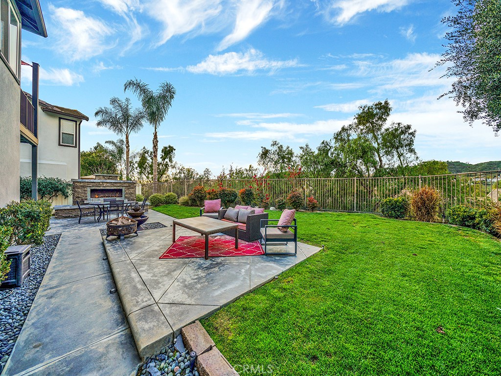 462 Camino Flora