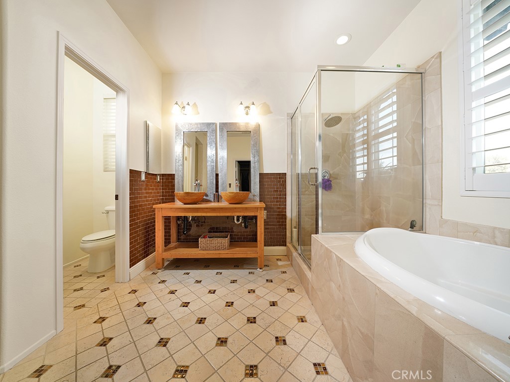 462 Camino Flora