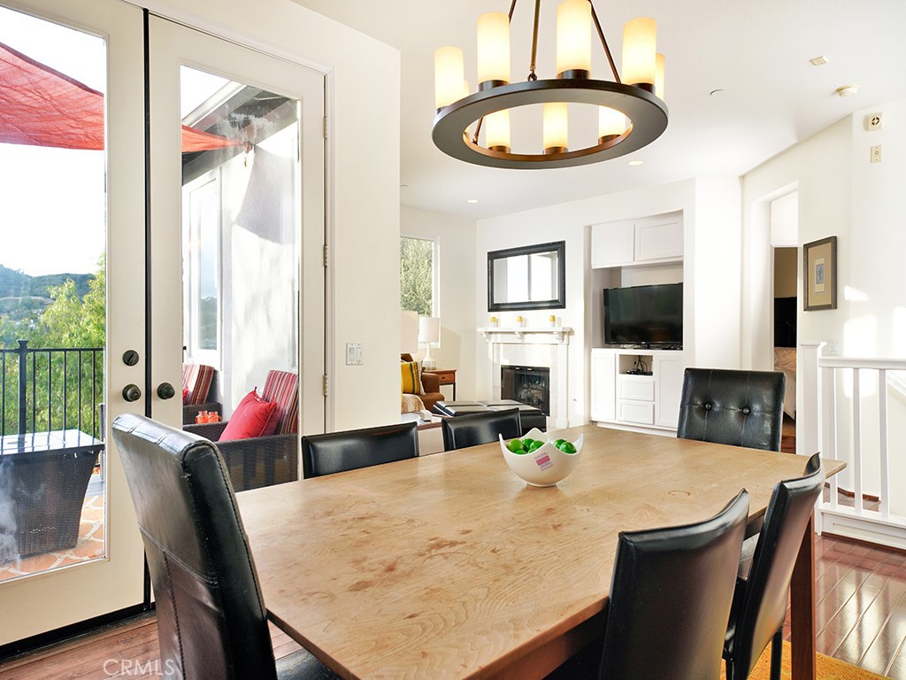 462 Camino Flora