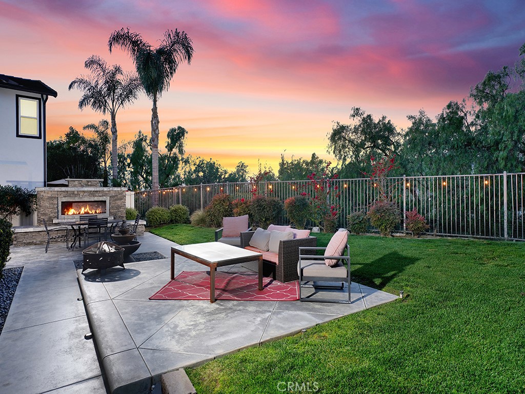 462 Camino Flora