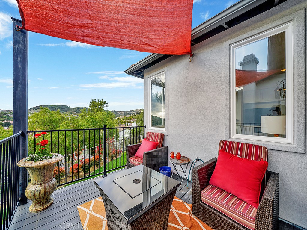 462 Camino Flora