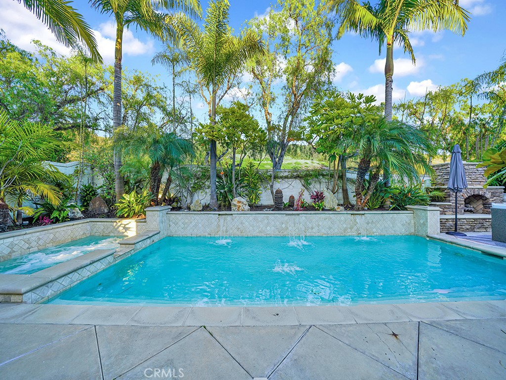305 Camino Bravado