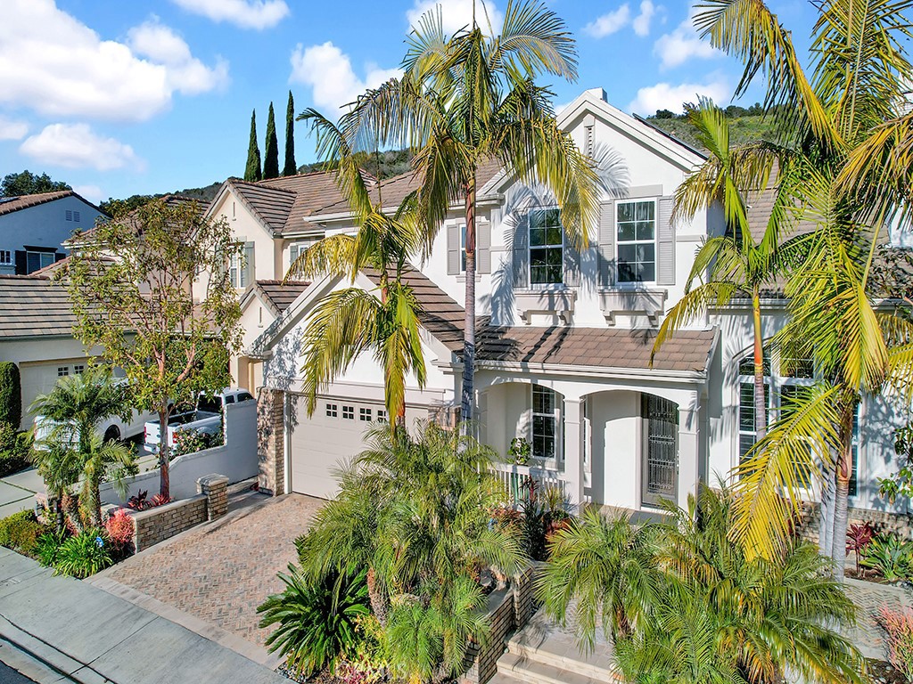 305 Camino Bravado