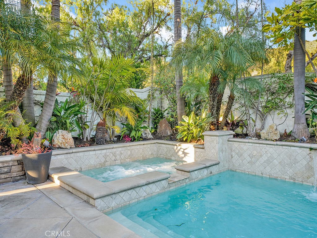 305 Camino Bravado