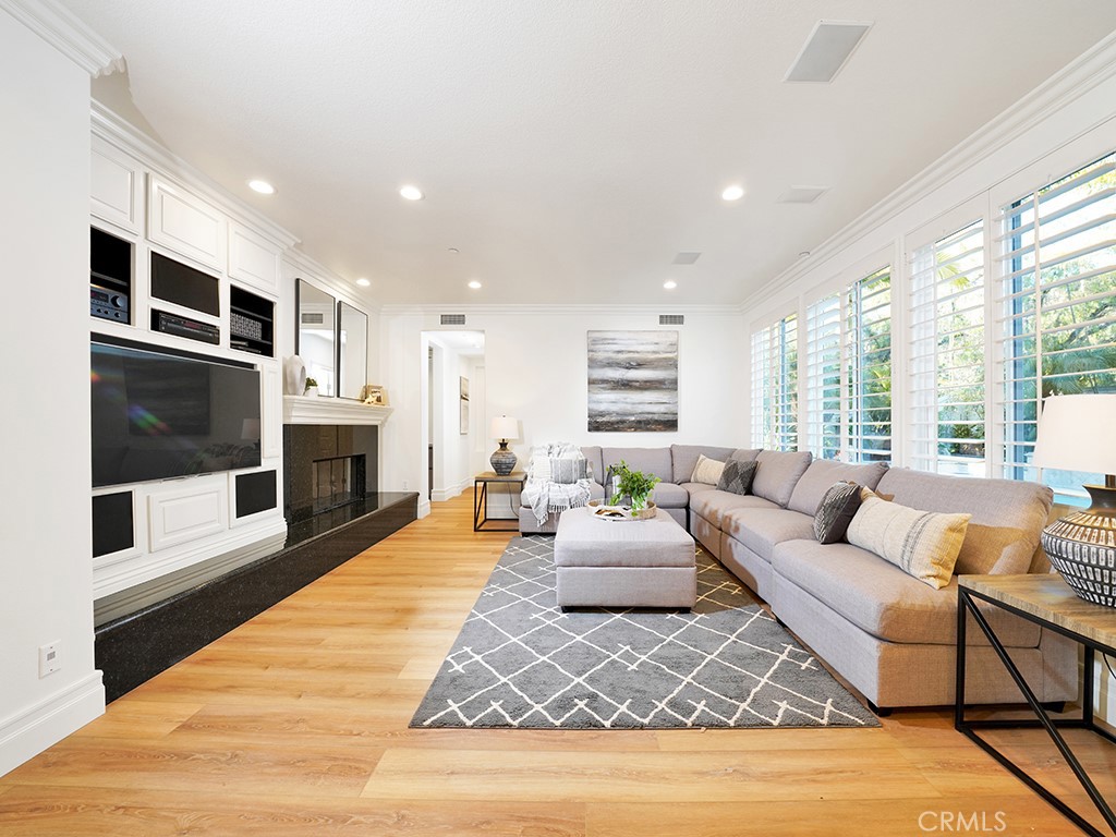 305 Camino Bravado