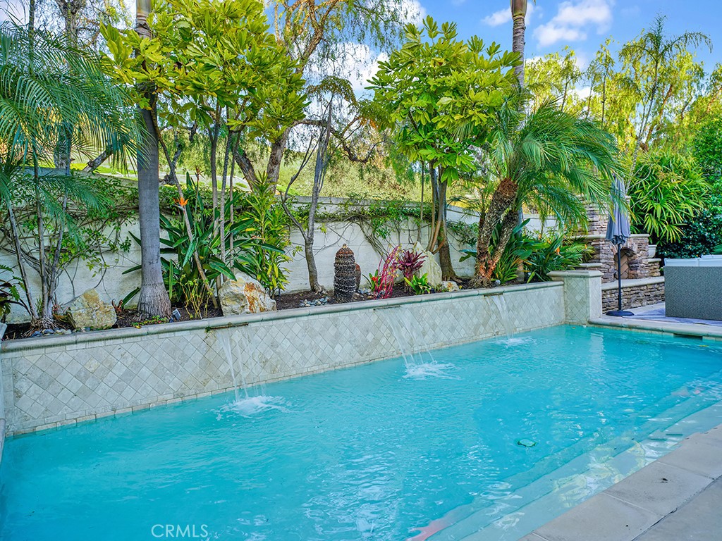 305 Camino Bravado