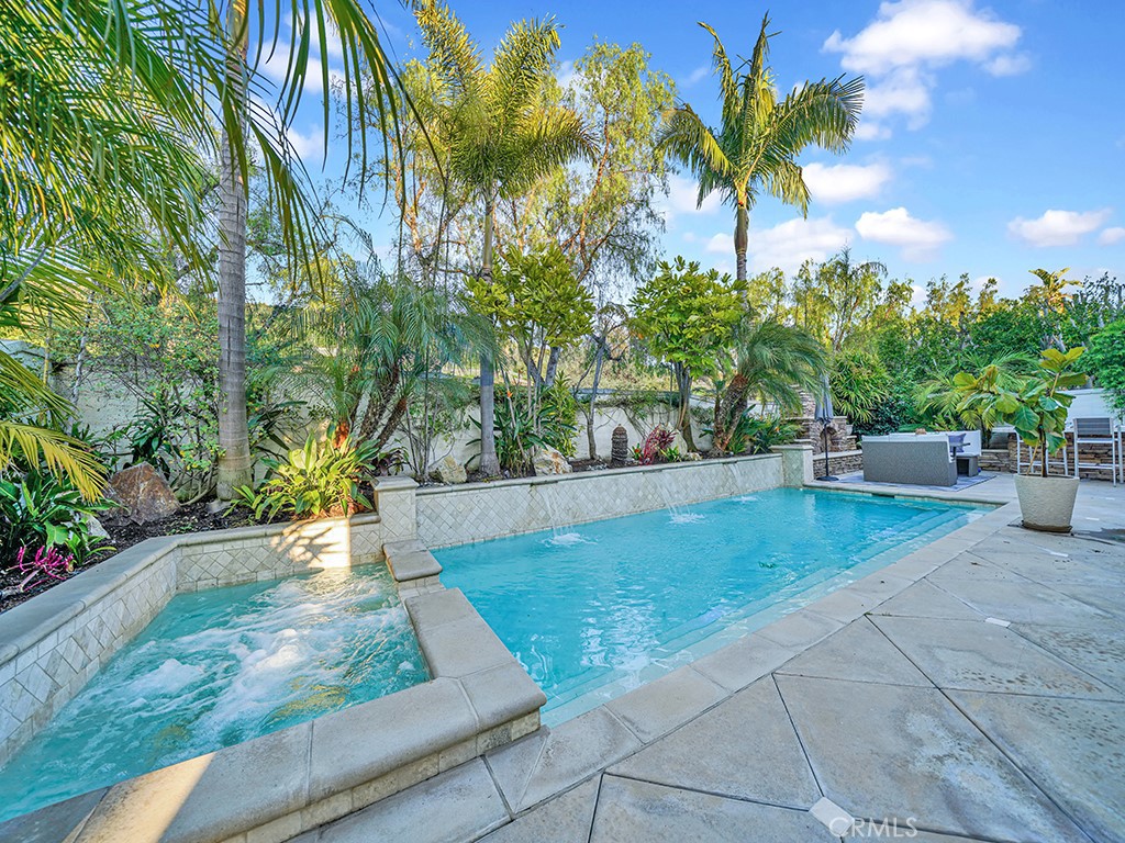 305 Camino Bravado
