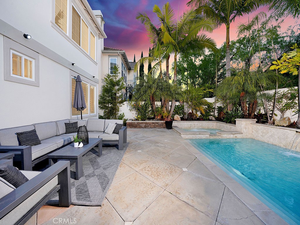 305 Camino Bravado