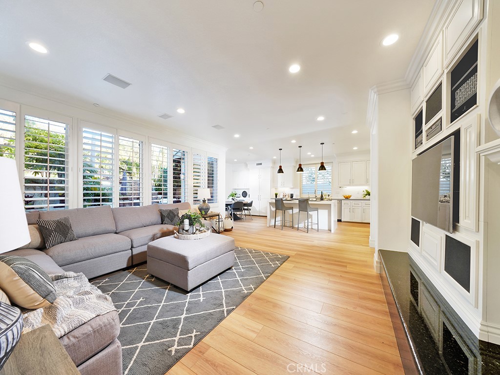 305 Camino Bravado