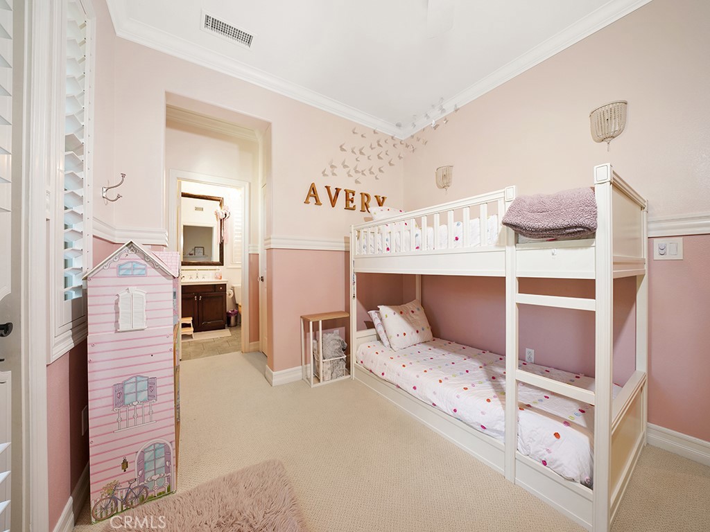 33 Via Armilla