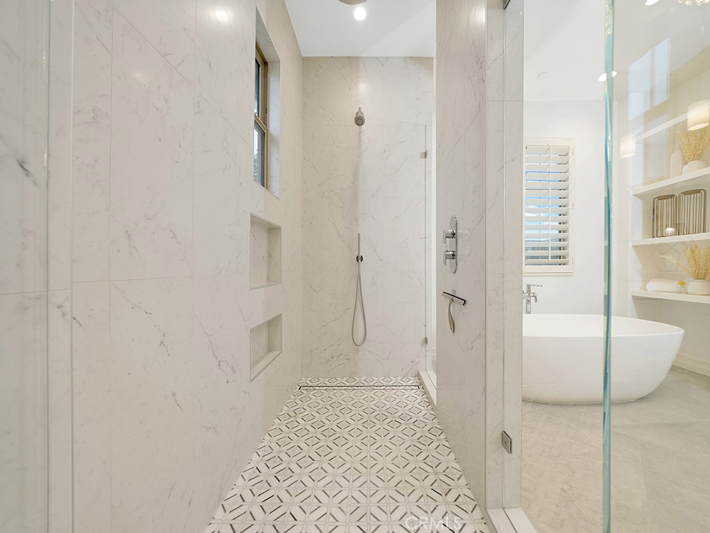 33 Via Armilla