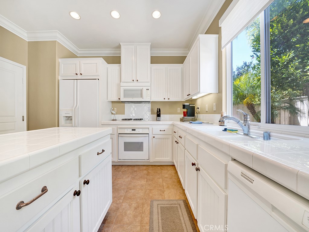 403 Camino Flora Vista