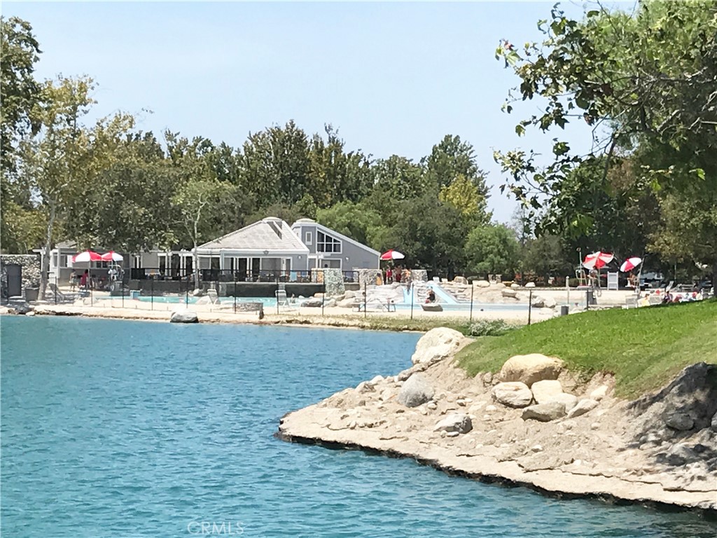 4 Lakeview