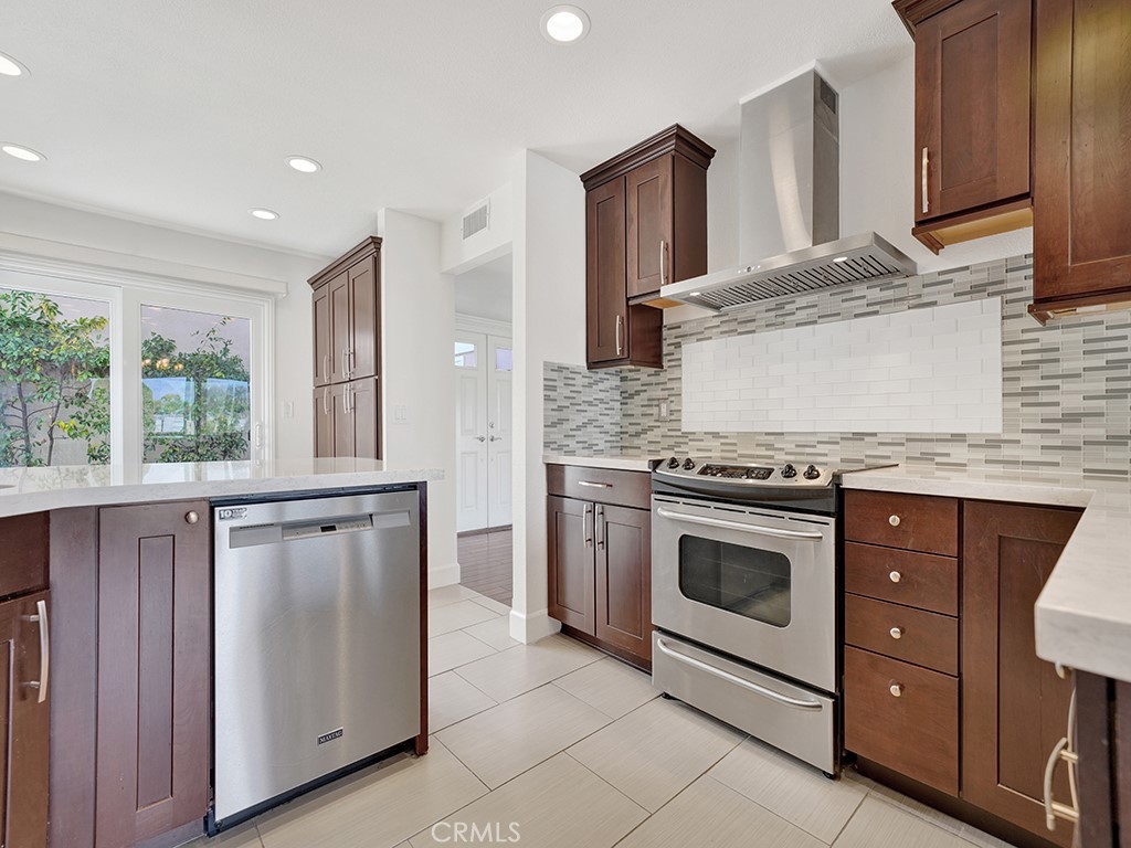 4 Lakeview