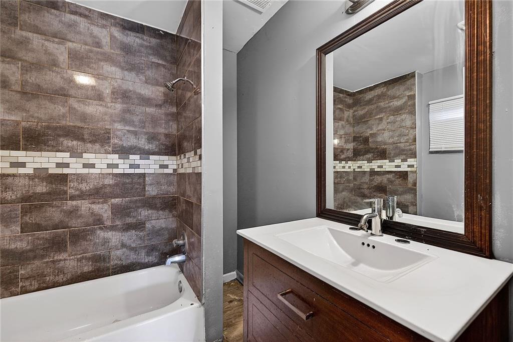 5173 Kingswood Circle