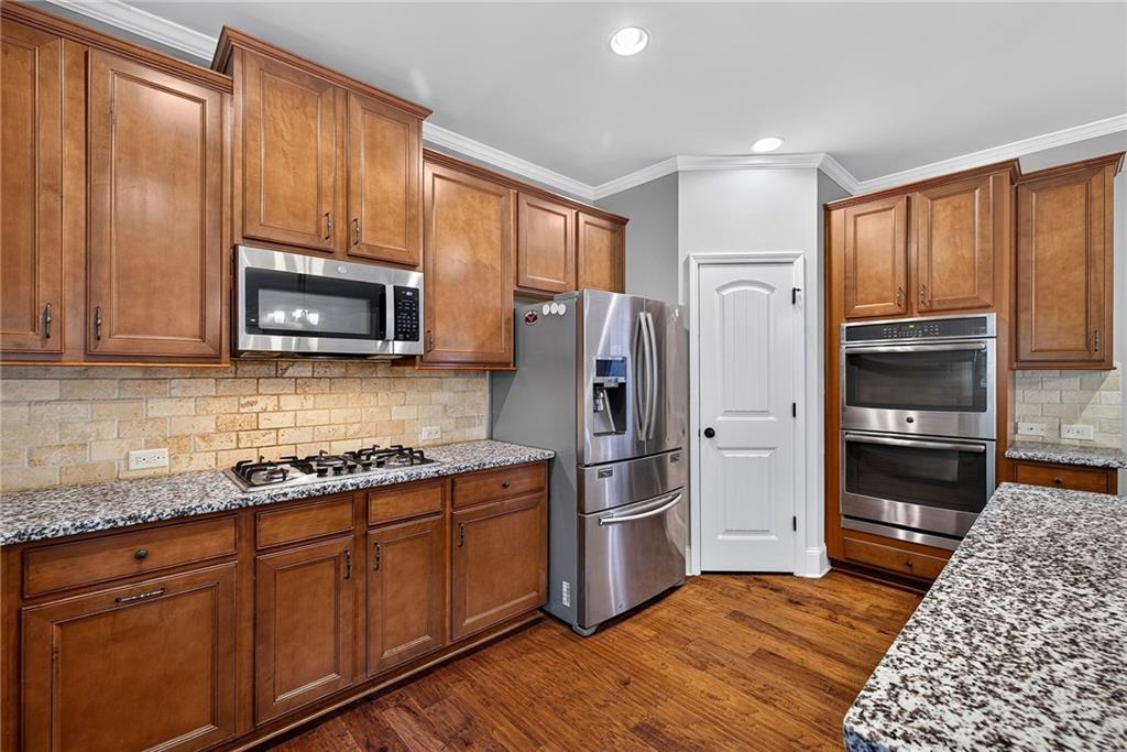 1185 Gallatin Way