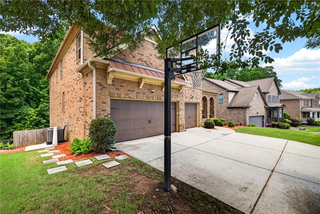 1185 Gallatin Way