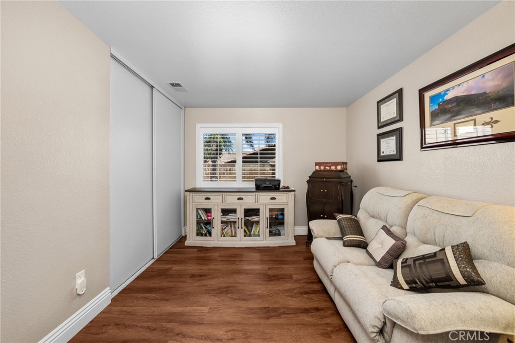 6844 Mission Grove Parkway N