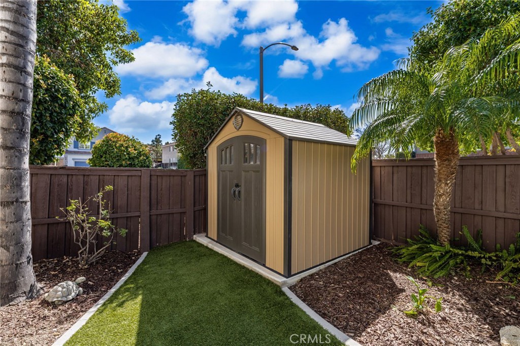 8445 Lindenhurst Street