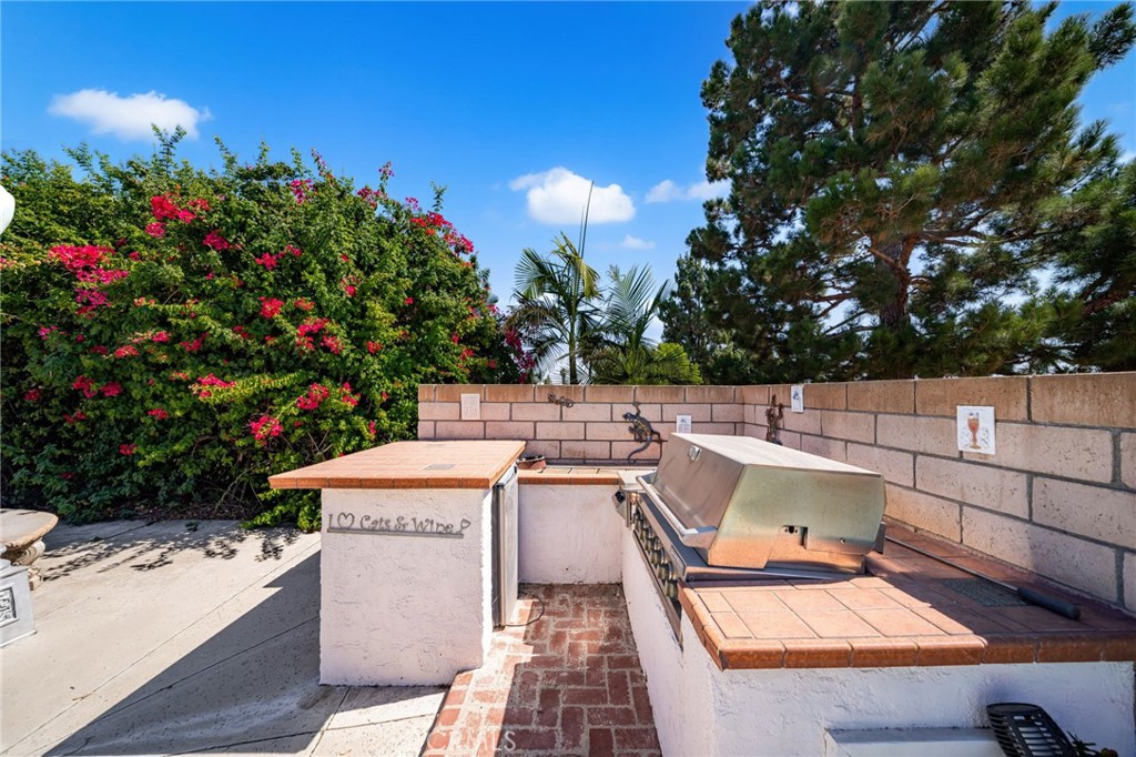 245 Cottonwood Avenue