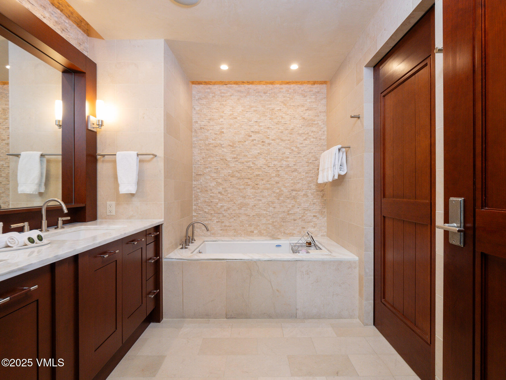 141 E Meadow Drive, 3B South