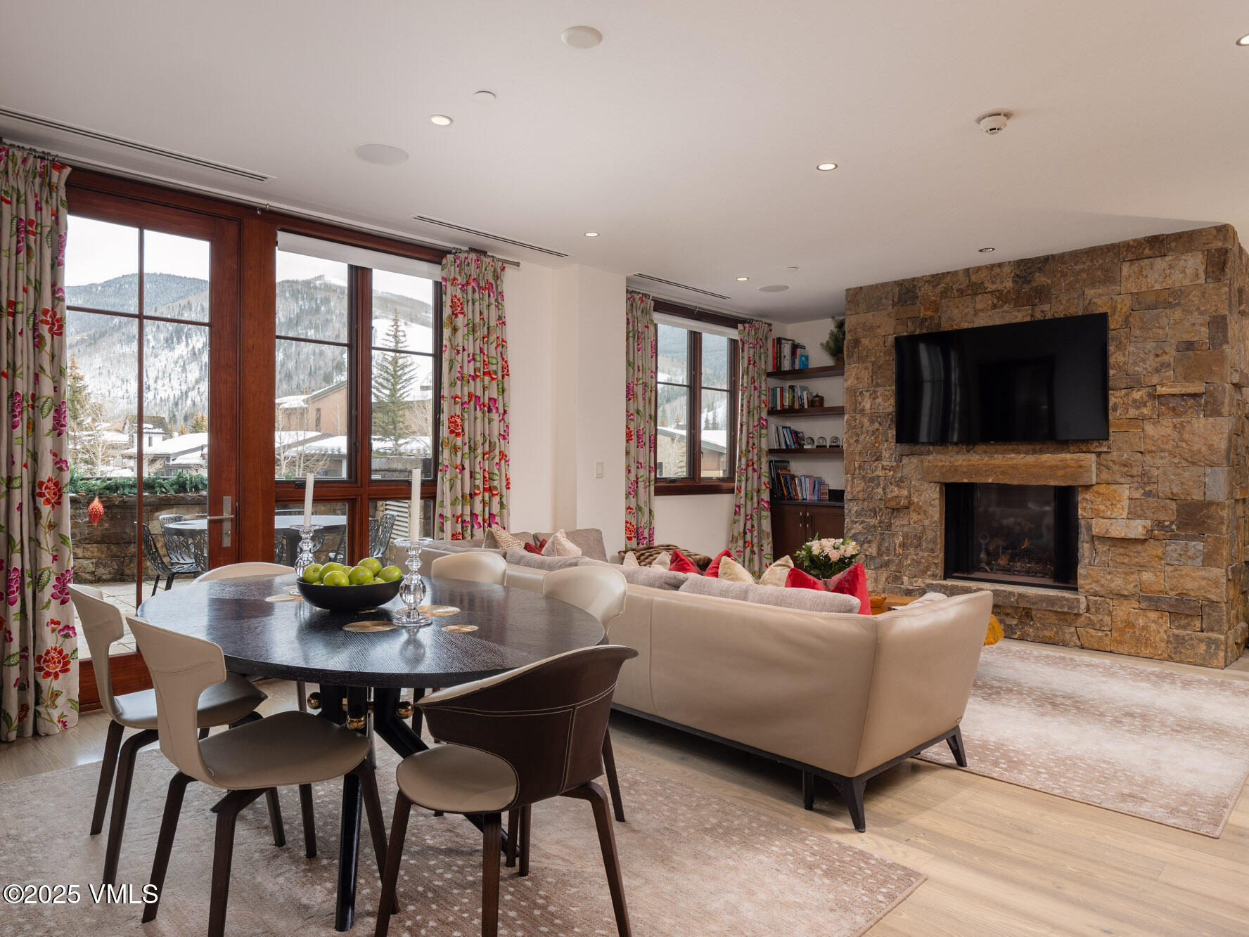 141 E Meadow Drive, 3B South