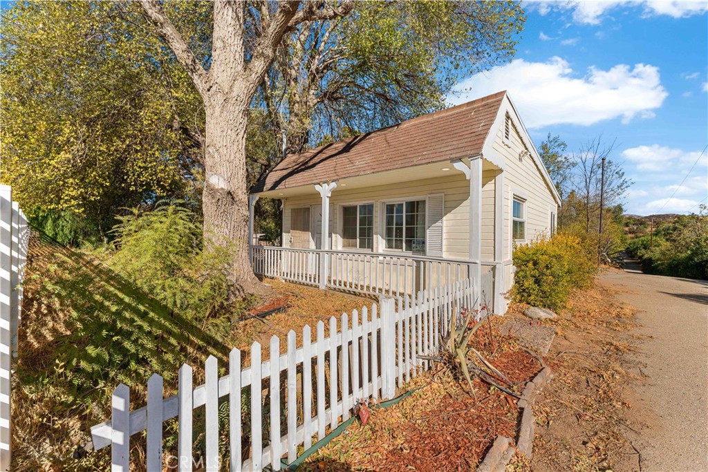 33136 Agua Dulce Canyon Road