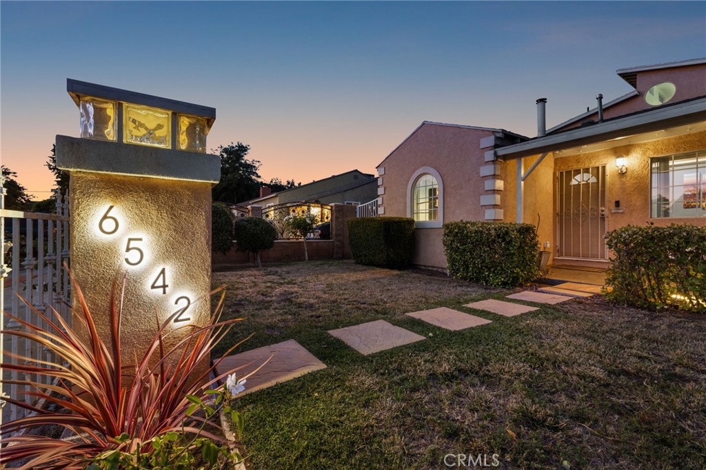 6542 Babcock Avenue