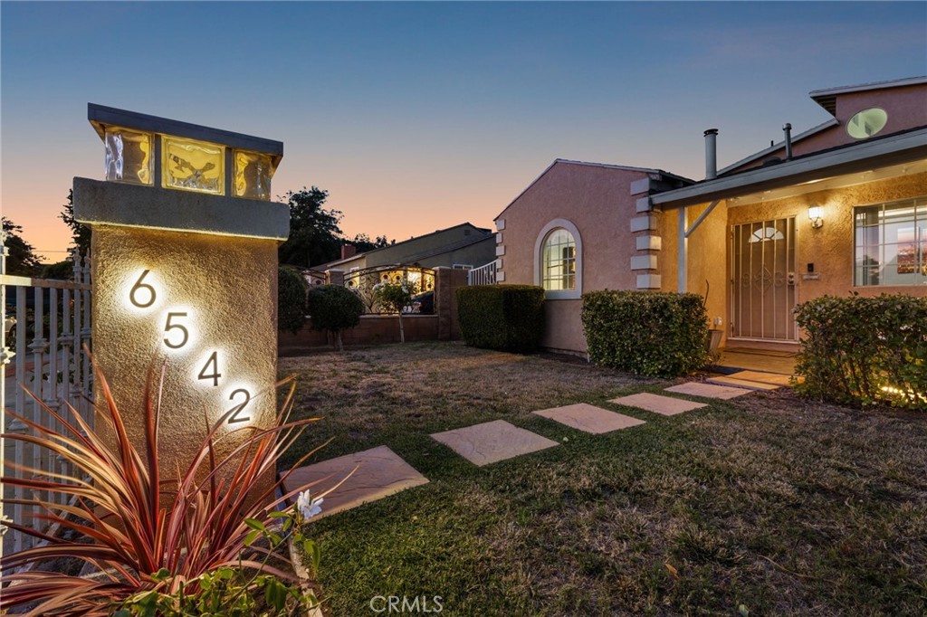 6542 Babcock Avenue