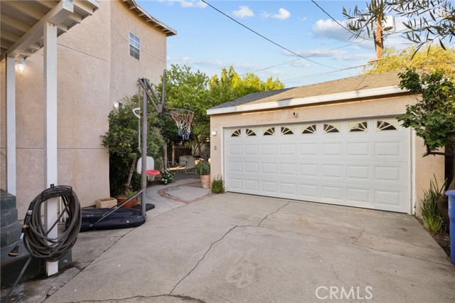 6542 Babcock AVE