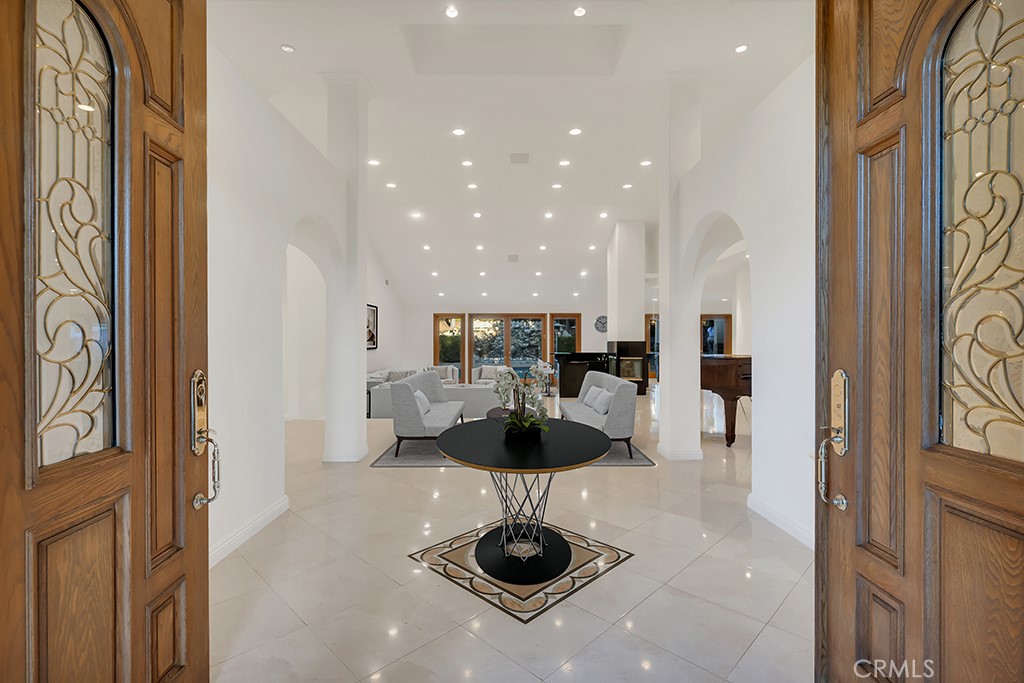 4446 Hayvenhurst Avenue