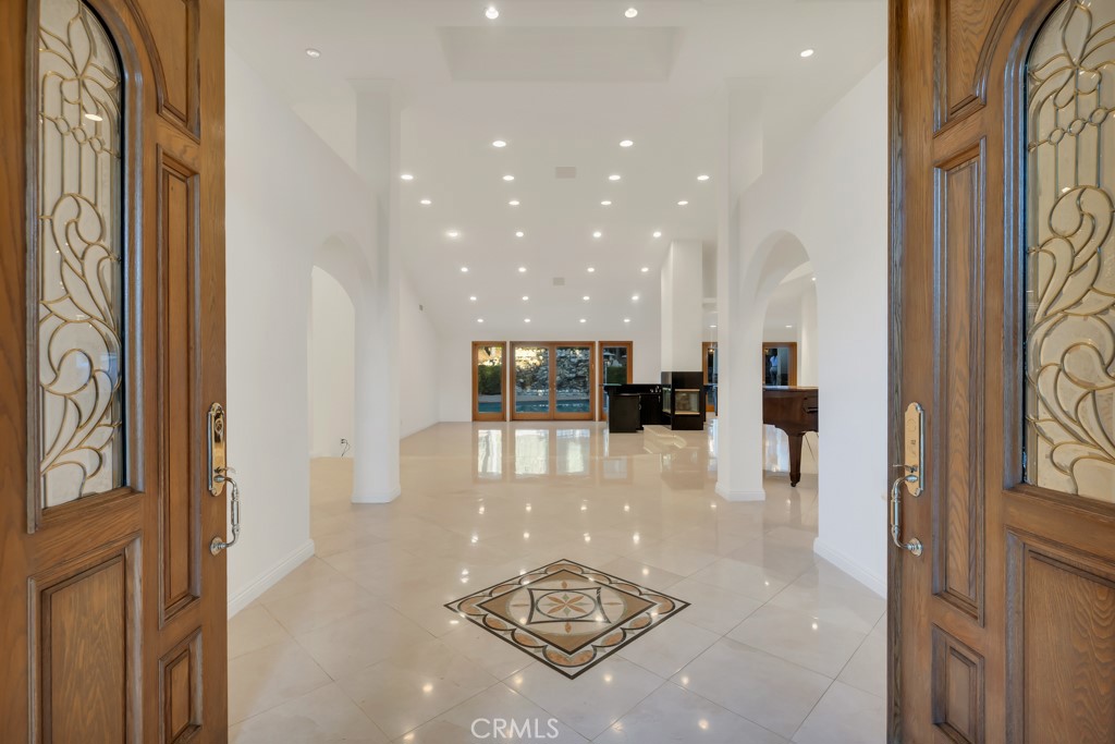 4446 Hayvenhurst Avenue