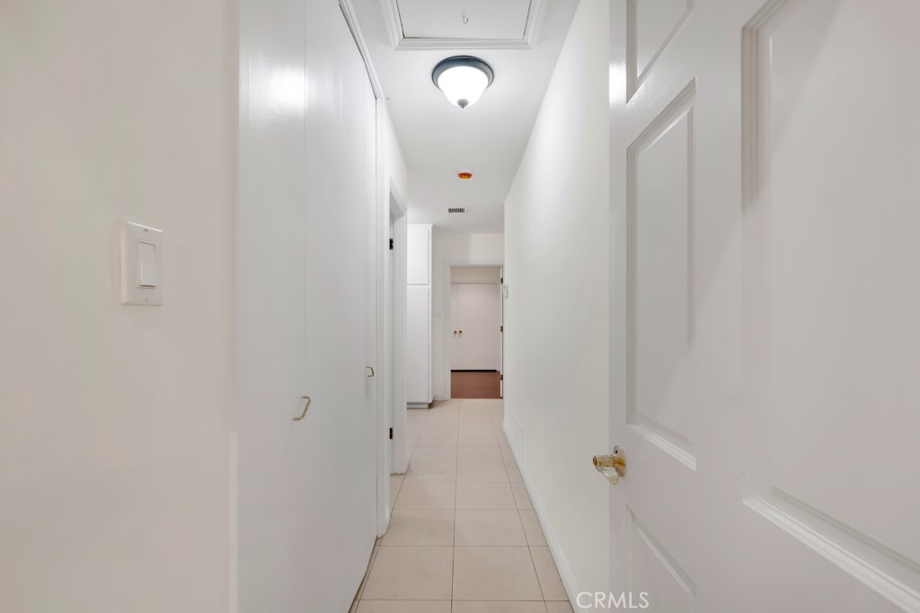 4446 Hayvenhurst Avenue