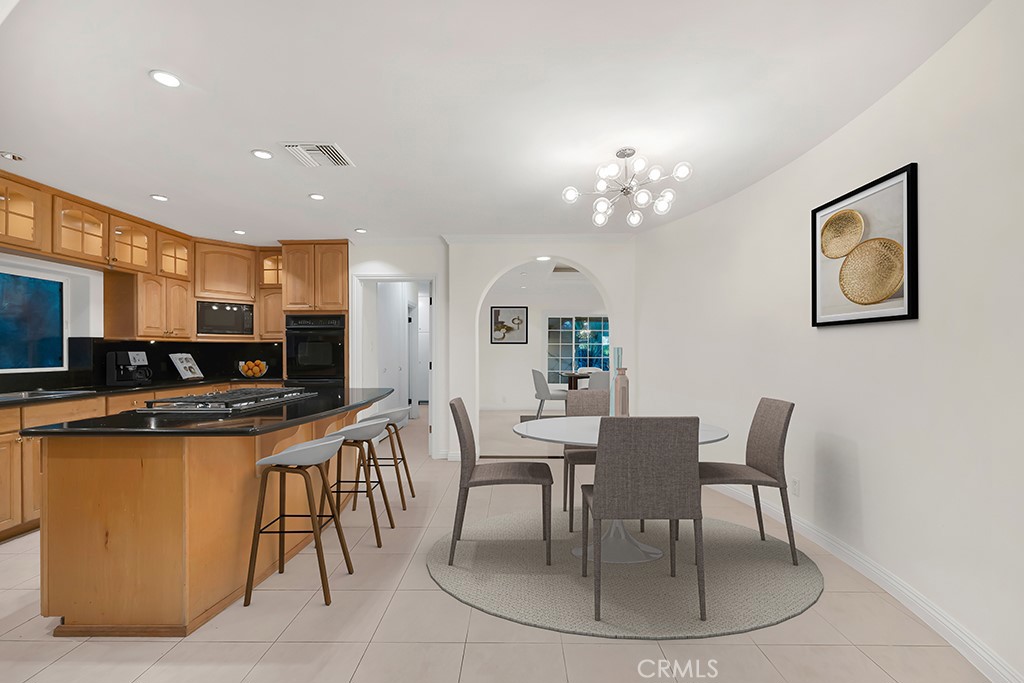 4446 Hayvenhurst Avenue