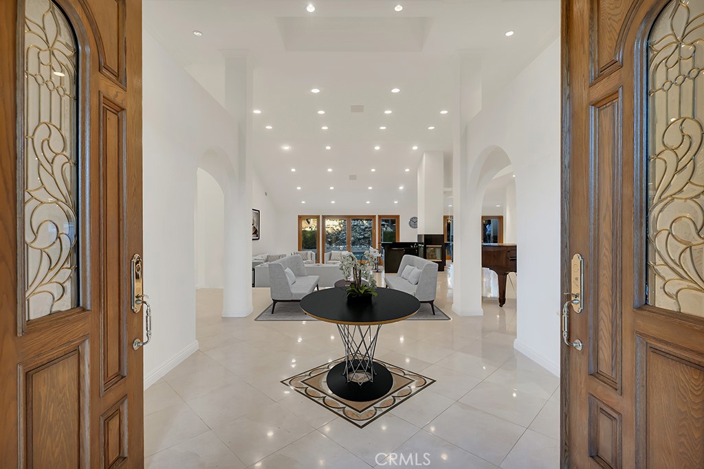 4446 Hayvenhurst Avenue