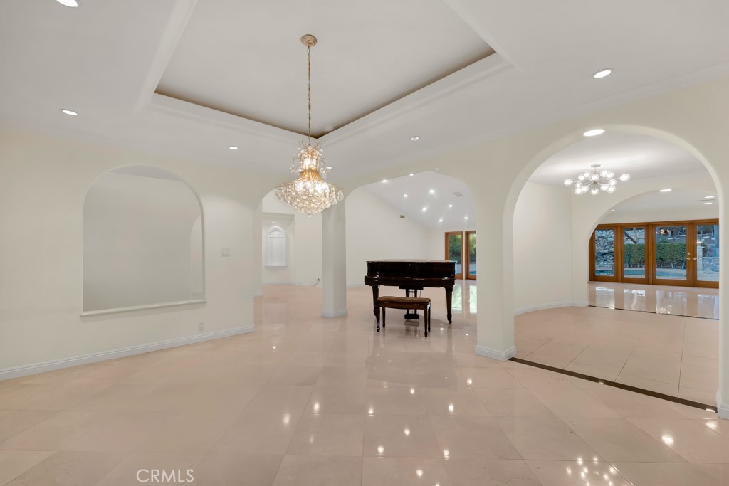 4446 Hayvenhurst Avenue