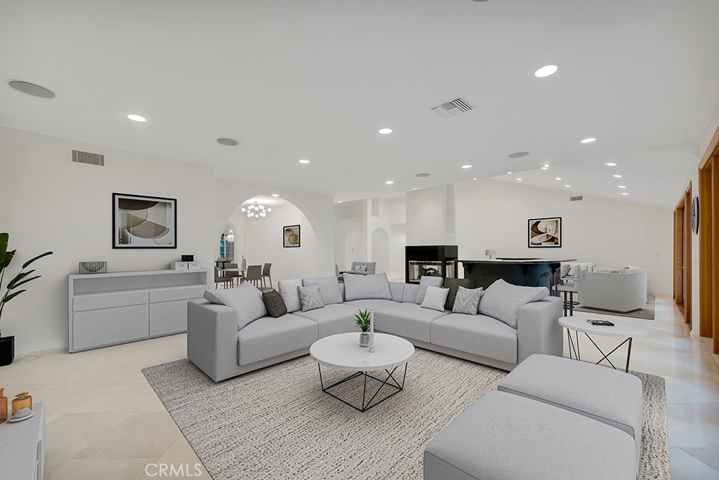 4446 Hayvenhurst Avenue