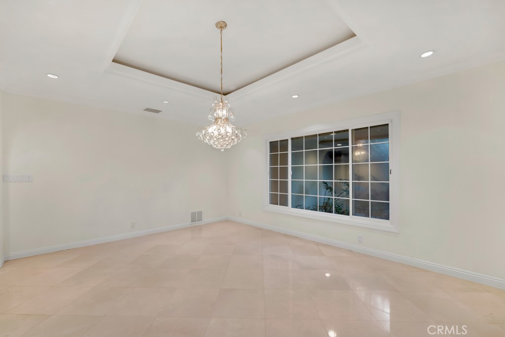 4446 Hayvenhurst Avenue