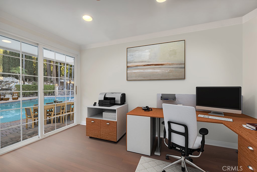 4446 Hayvenhurst Avenue