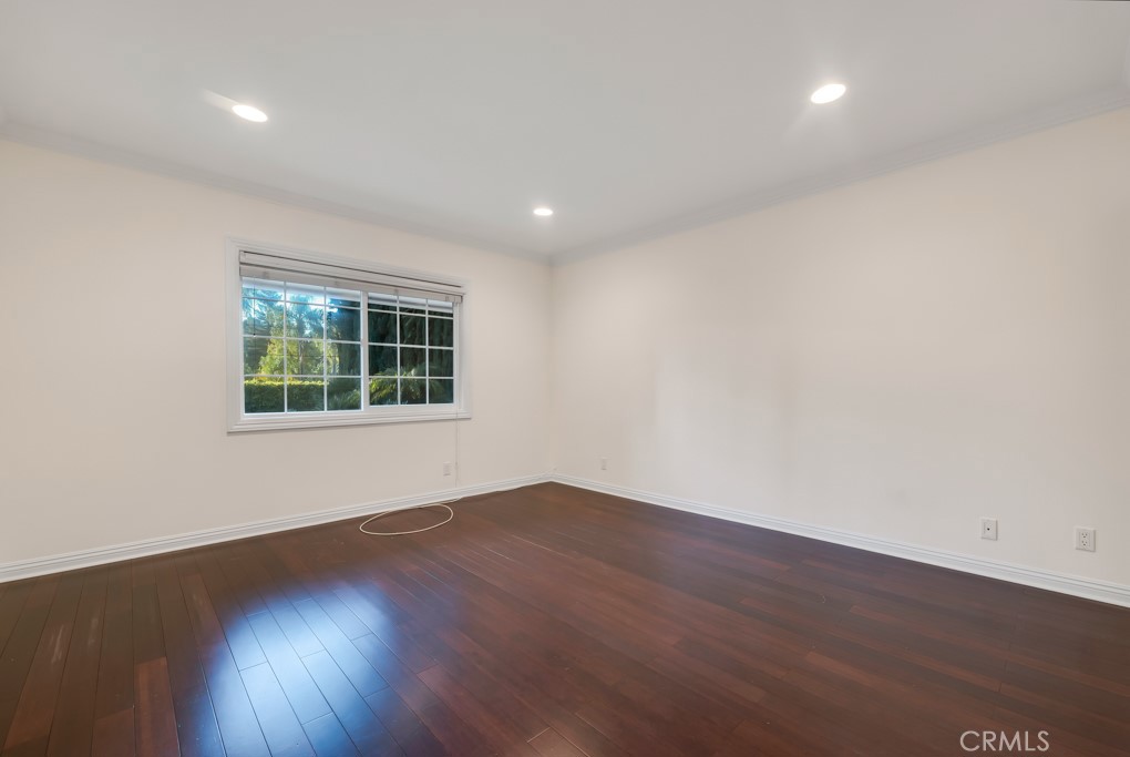 4446 Hayvenhurst Avenue