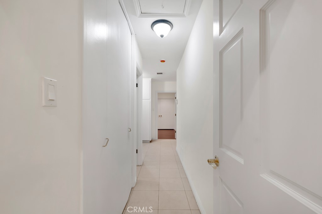 4446 Hayvenhurst Avenue