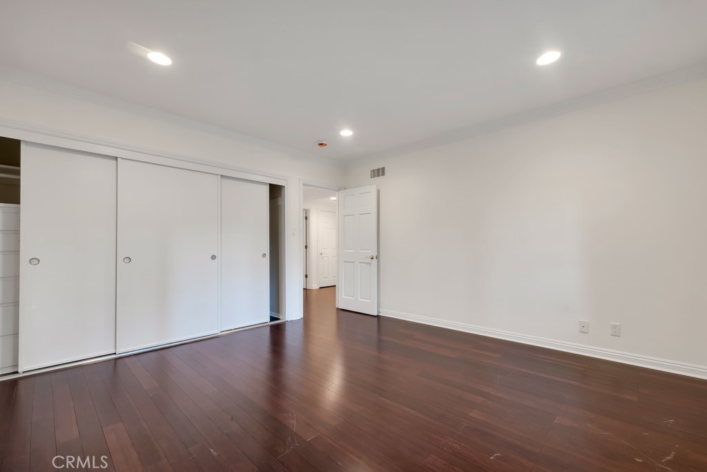 4446 Hayvenhurst Avenue