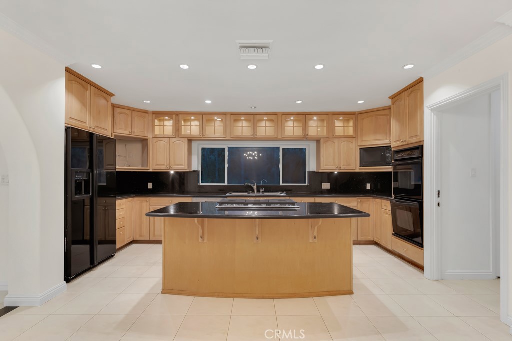 4446 Hayvenhurst Avenue