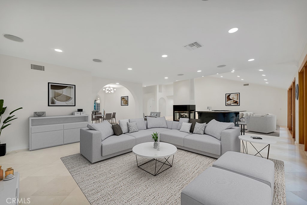 4446 Hayvenhurst Avenue