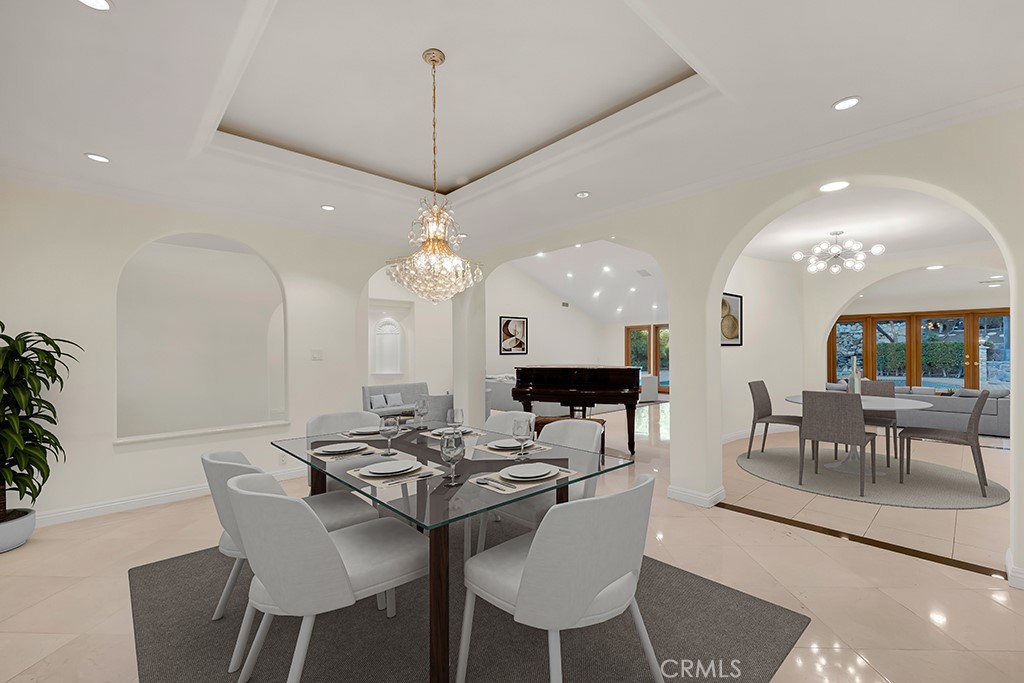 4446 Hayvenhurst Avenue