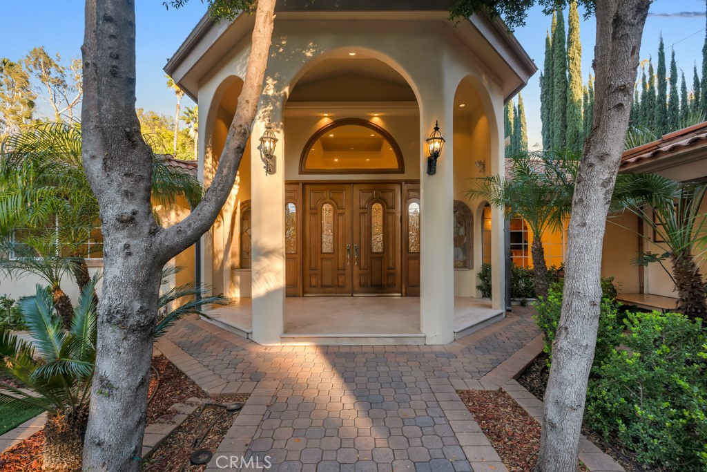 4446 Hayvenhurst Avenue