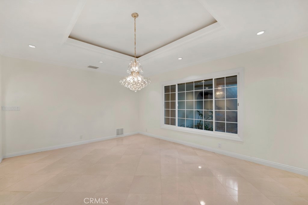 4446 Hayvenhurst Avenue